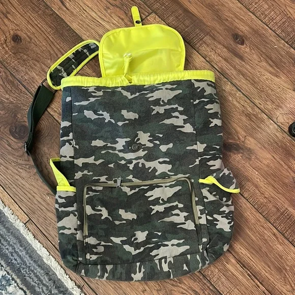 Backpack - Picture 2 of 7